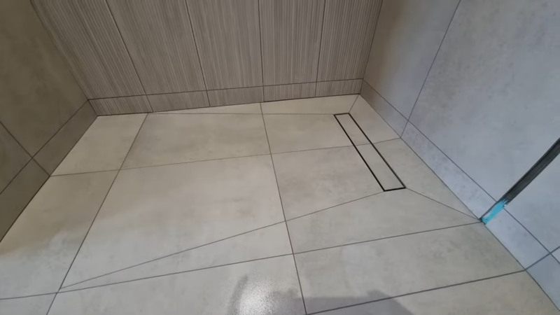 A Modern Bathroom Featuring a Tiled Shower Tray